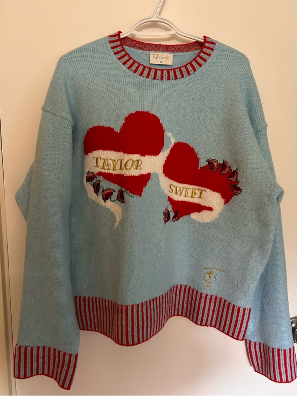 TAYLOR SWIFT ALBUM HEART SWEATER